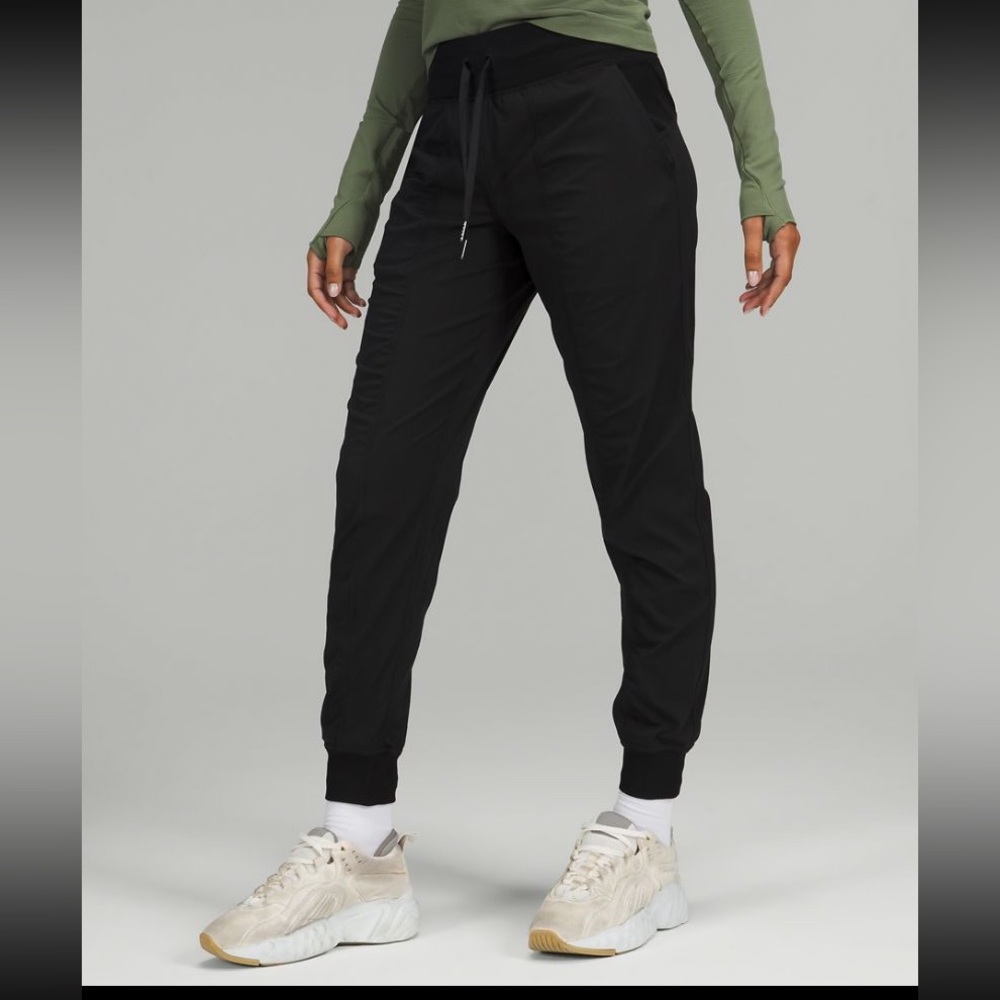 Lululemon Dance Studio Mid Rise Jogger full length size 6 in Black